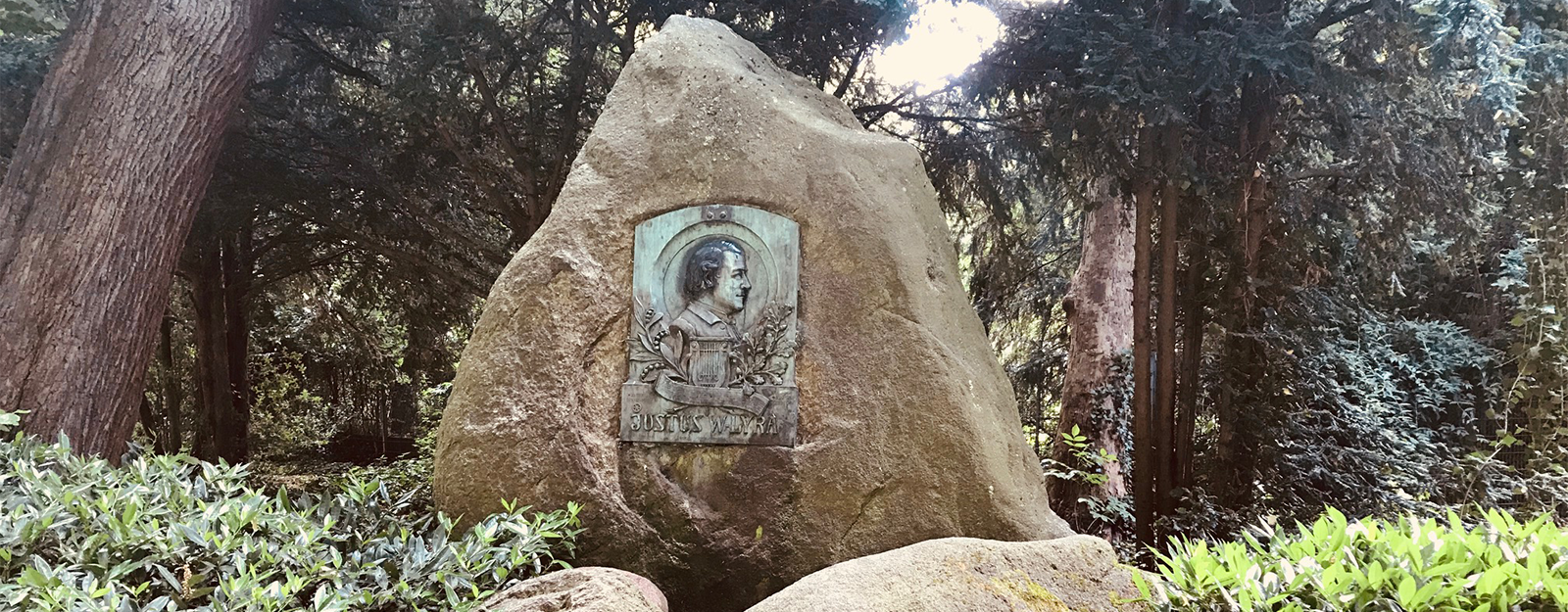 Lyra Denkmal 625